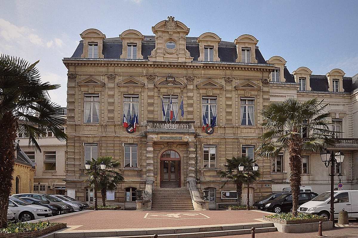 Saint-Cloud : town hall