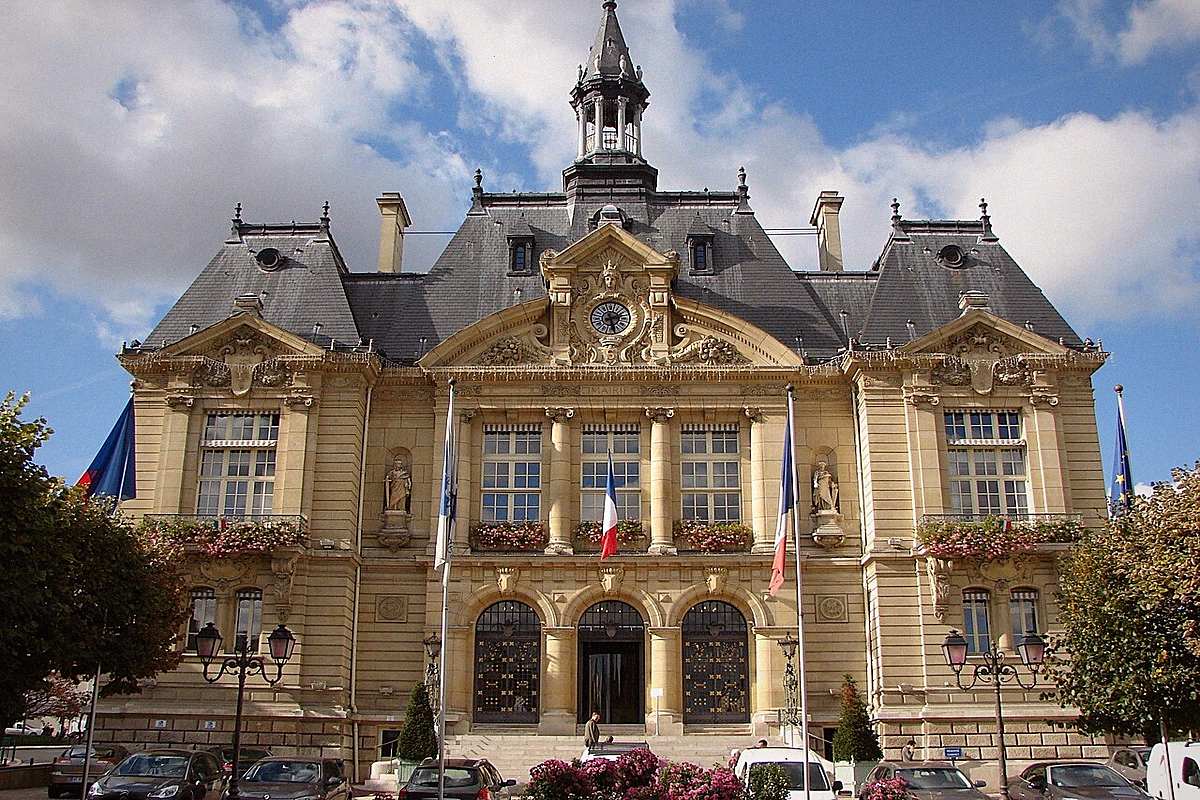 Town hall, à Suresnes